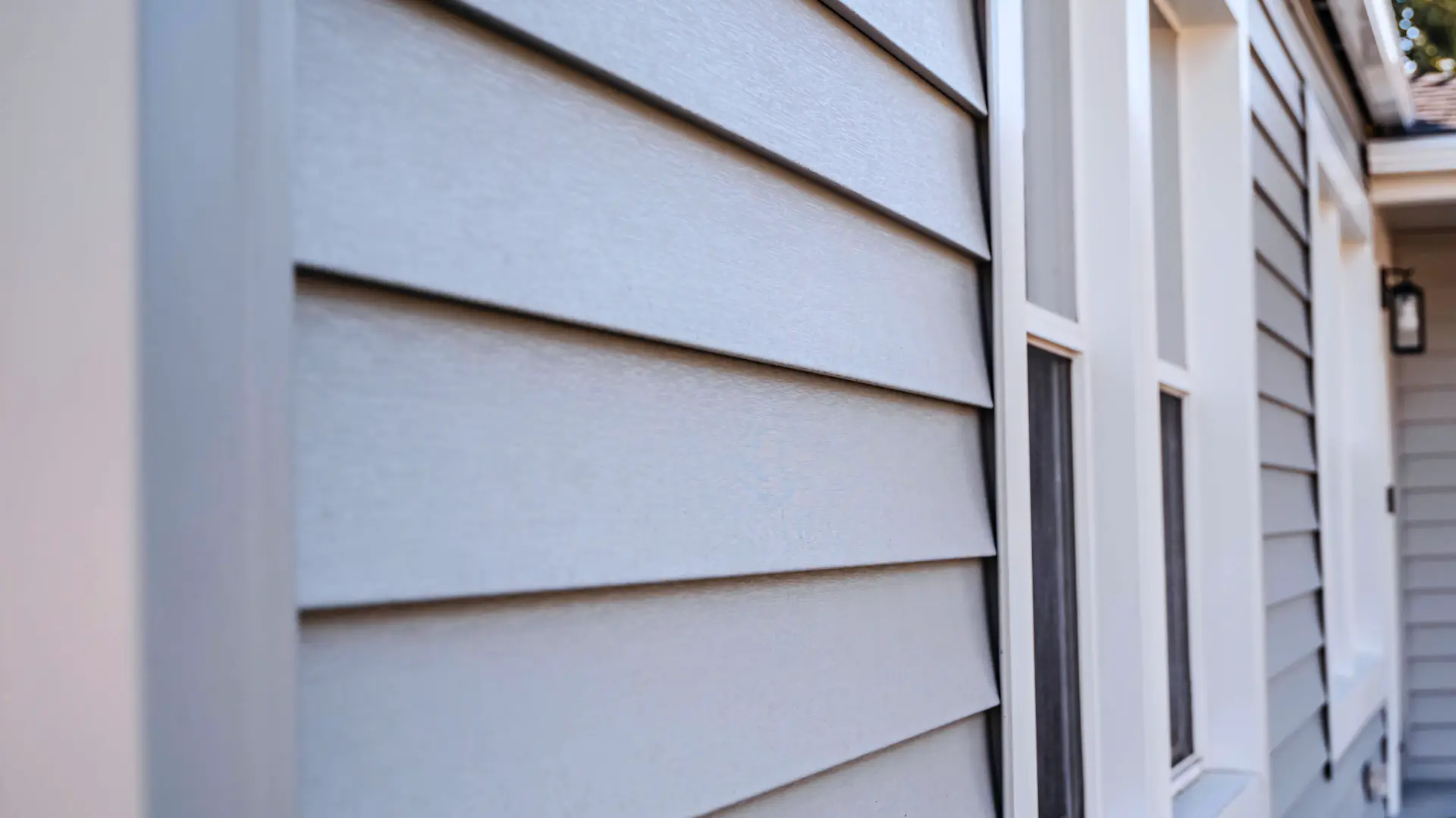 A full color 1920x1080 webp image of close-up Alside vinyl siding featured by CAT Exteriors.